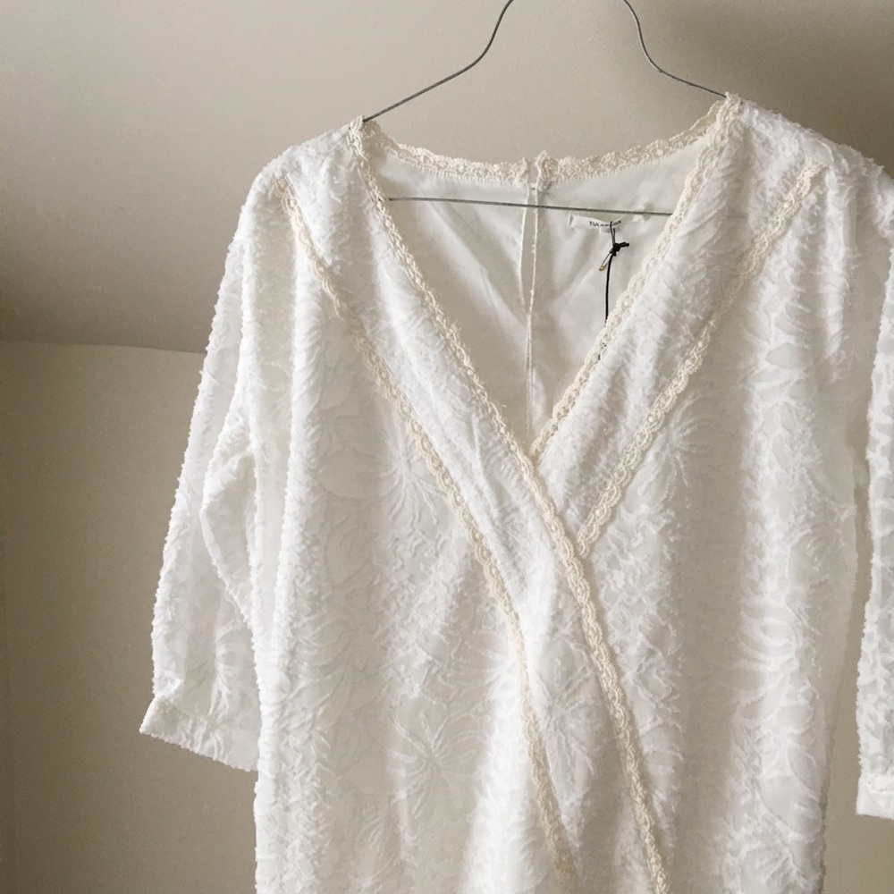 nwt TULAROSA Cream Textured Bailey Floral Dress - Picture 4 of 8